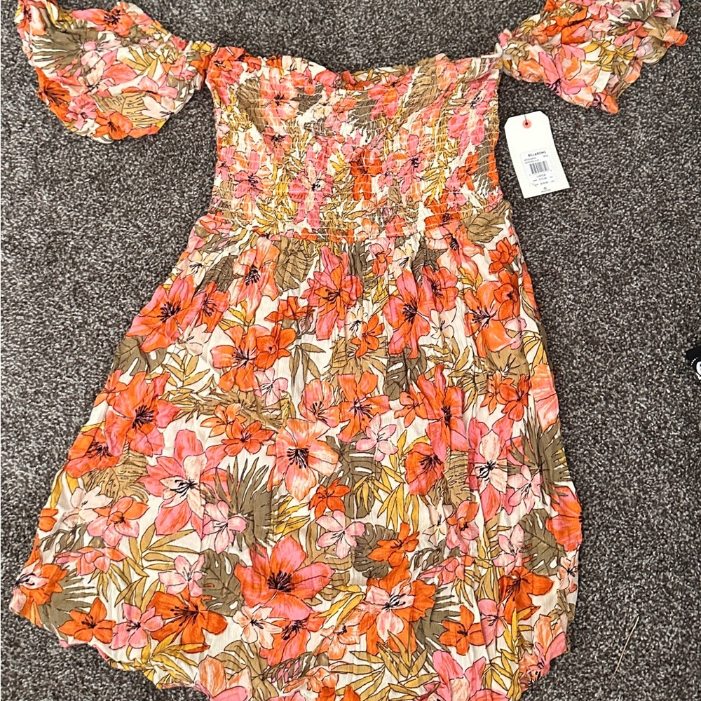 NWT Billabong large smocked dress